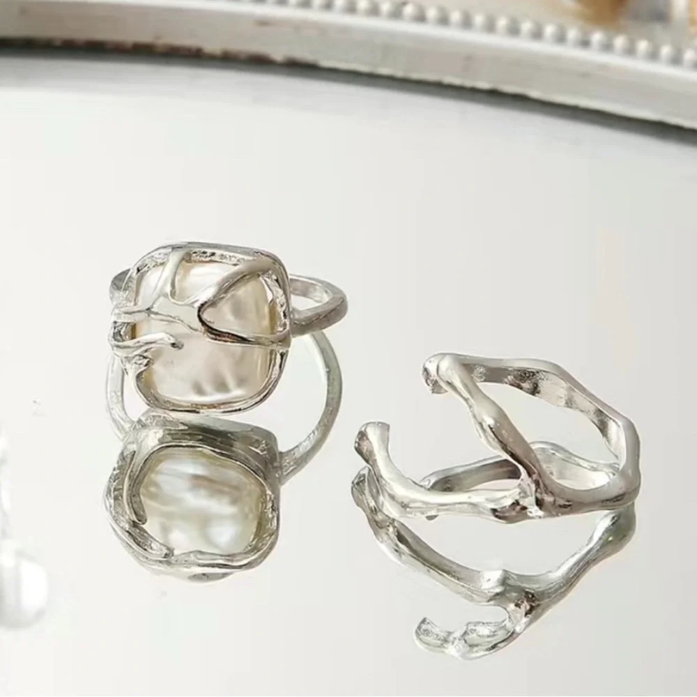 Elegant Pearl and Gold Open Women's Ring - Picture 3 of 4